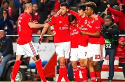 九游包含赛后本菲卡调整名单以备欧联，造点机会环节打磨，引发热议，控场能力受关注的词条